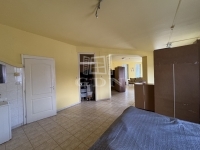 Polgárdi Üzlethelyiség