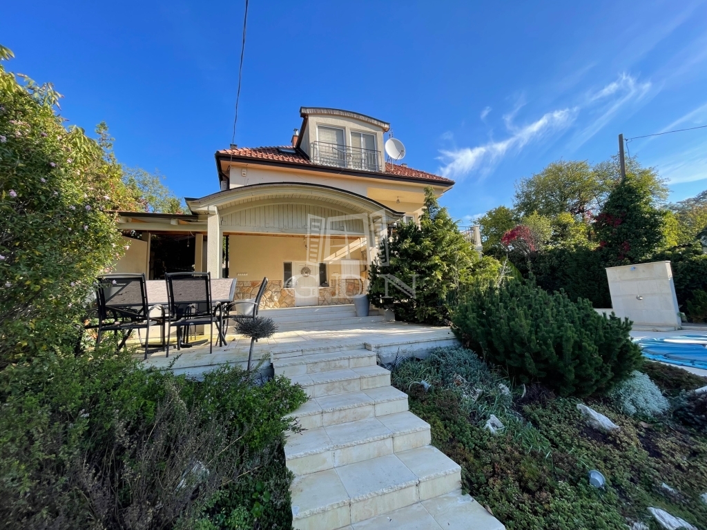 For sale Budapest III. kerület Family House