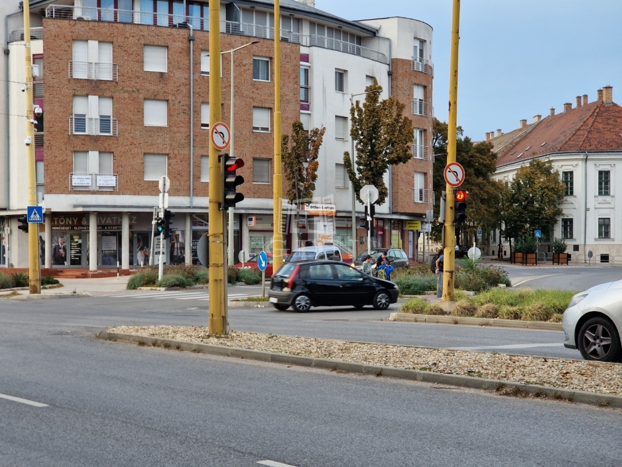 出租 Székesfehérvár 商业用 - 店铺