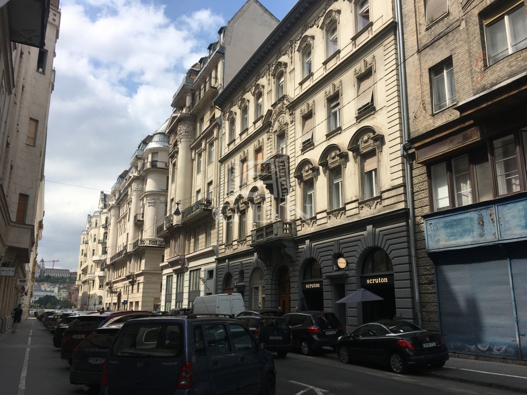 Vânzare Budapest V. kerület Locuinta (caramida)